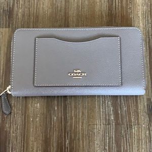 COACH • Wallet